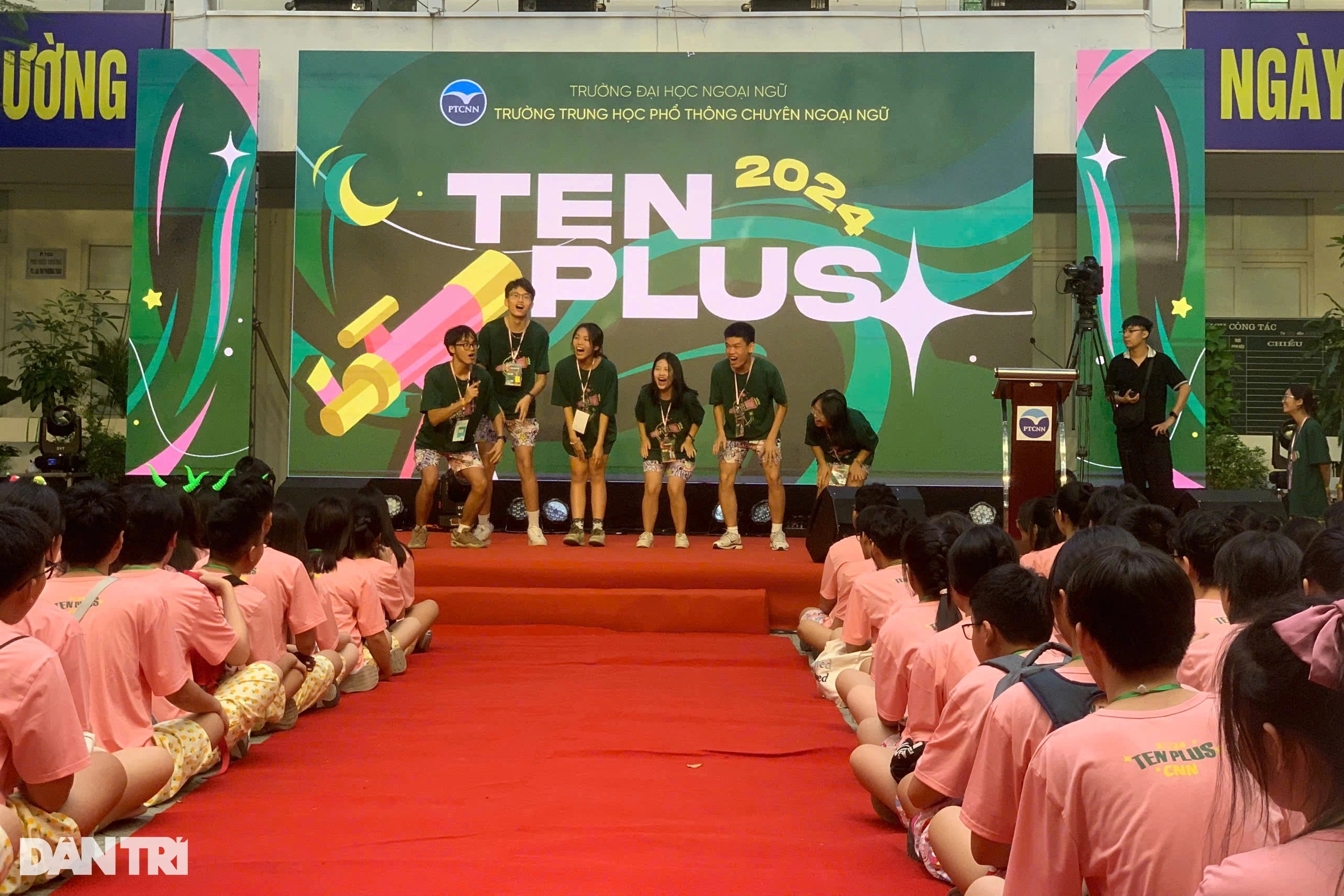 10+ Språkstudenters festival: Upptäck att förstå dig själv - 1 Ngày hội 10+ của học sinh chuyên ngữ: Khám phá để thấu hiểu chính mình - 1