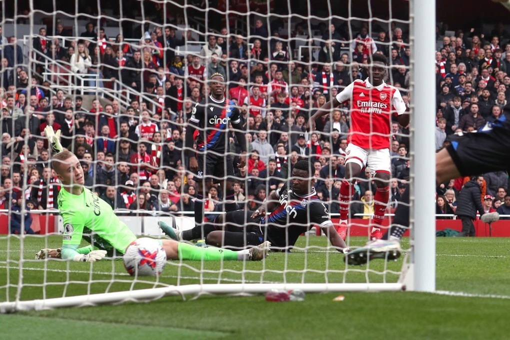 Arsenal tăng khoảng cách với Man City lên 8 điểm - 2 Arsenal tăng khoảng cách với Man City lên 8 điểm - 2