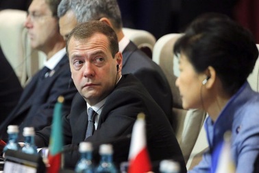 Thủ tướng Nga Medvedev tái đắc cử lãnh đạo đảng cầm quyền