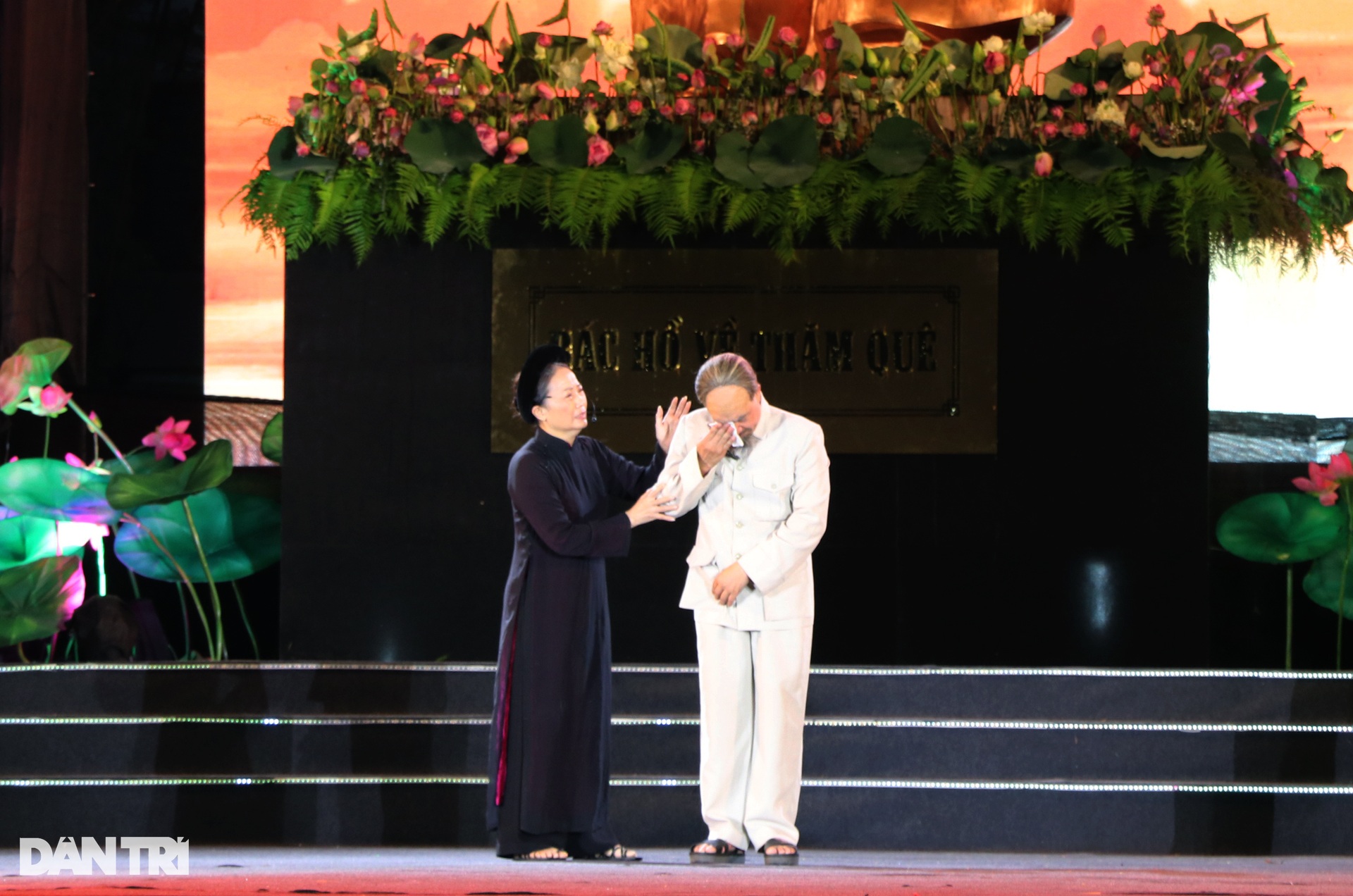 Tổng Bí thư Tô Lâm dự khai mạc Lễ hội Làng Sen năm 2025 - 7 Tổng Bí thư Tô Lâm dự khai mạc Lễ hội Làng Sen năm 2025 - 7