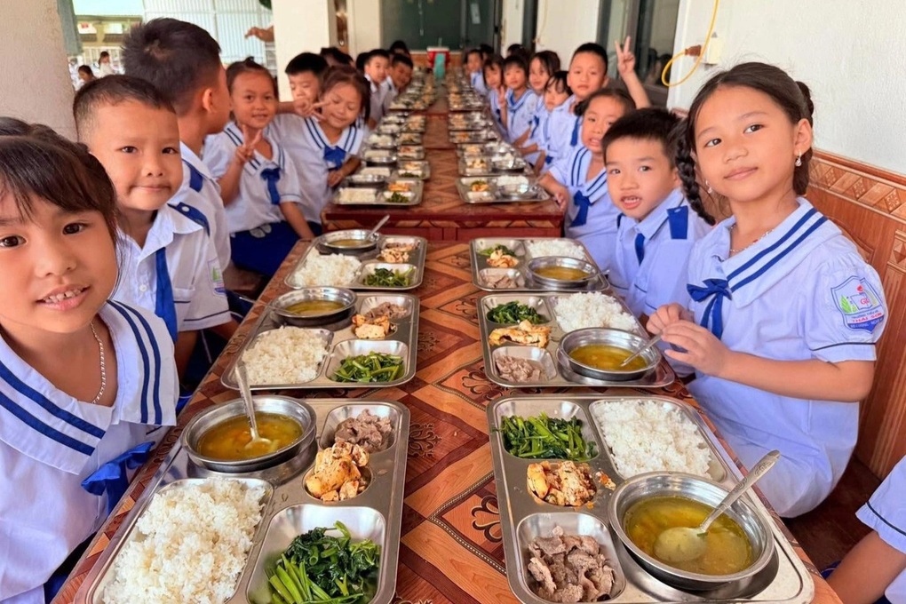 Đắk Lắk chỉ cho thu 120.000 đồng tiền bán trú, các tỉnh đang thu bao nhiêu? - 1 Đắk Lắk chỉ cho thu 120.000 đồng tiền bán trú, các tỉnh đang thu bao nhiêu? - 1
