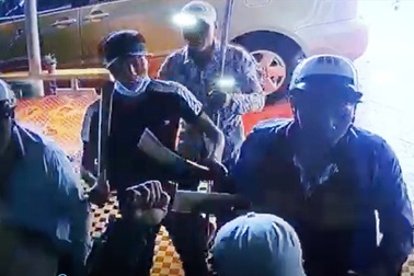 Giang hồ tuyên bố nếu đàn em ở tù thì chủ quán cà phê không được yên