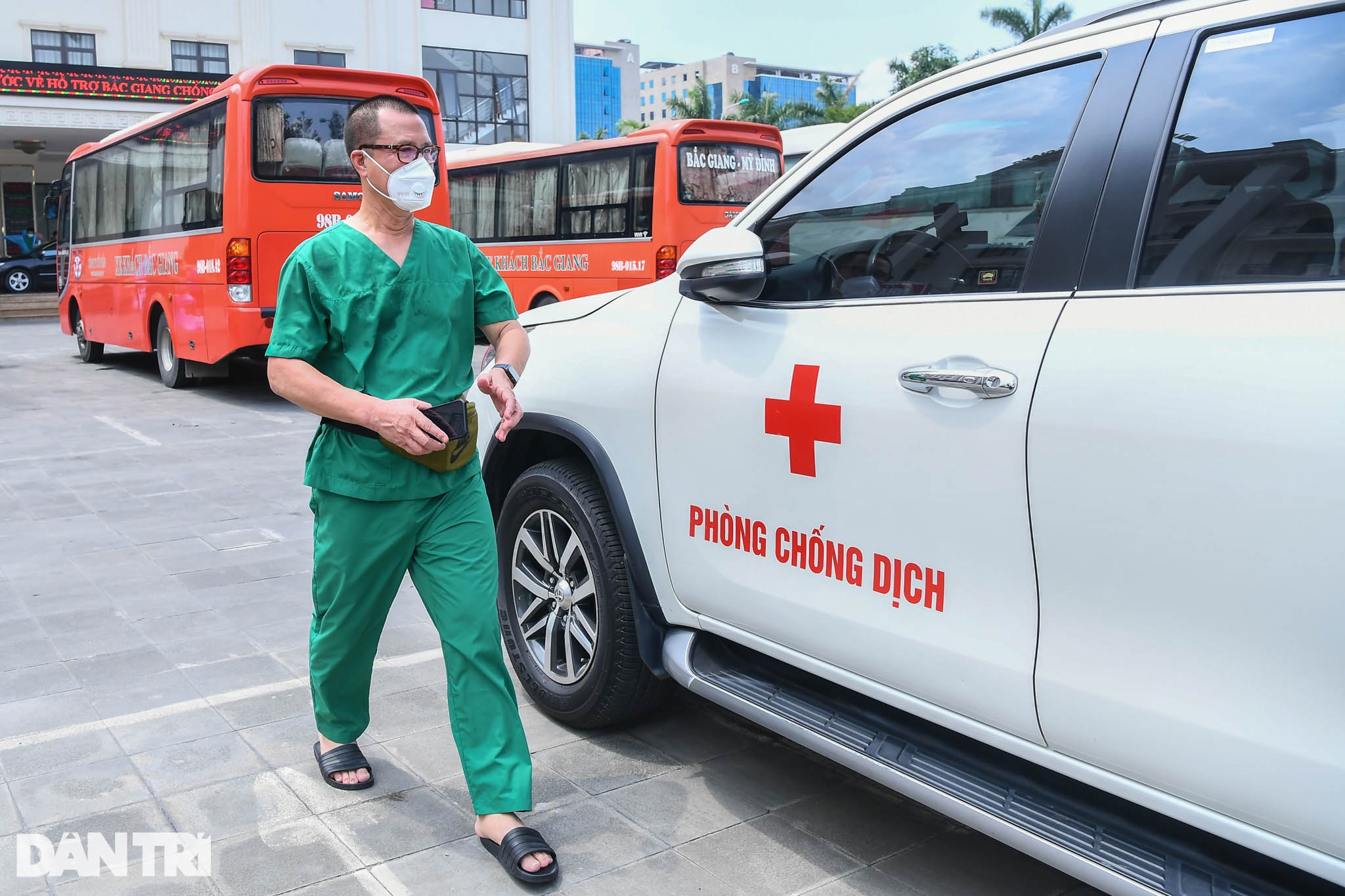 Vị chủ tịch trốn vợ vào tâm dịch làm tài xế chuyến xe 0 đồng - 7 Vị chủ tịch trốn vợ vào tâm dịch làm tài xế chuyến xe 0 đồng - 7