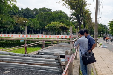 Thi thể người phụ nữ trong cống thoát nước ở TPHCM