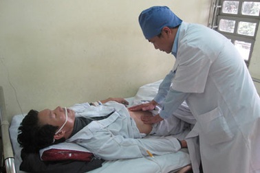 Tắc ruột vì chữa hóc xương bằng... nuốt chửng cam