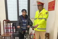 Thanh niên 16 tuổi đi lạc 200km được CSGT đưa về nhà