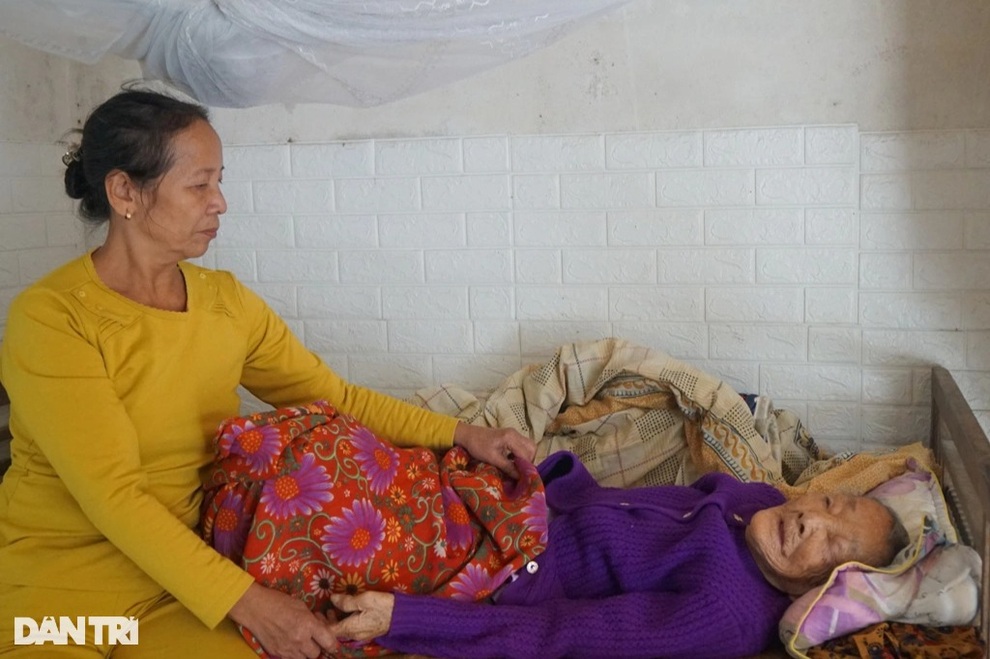 Người đàn bà không chồng con, nuôi mẹ già, nguy kịch sau tai nạn kinh hoàng - 3 Người đàn bà không chồng con, nuôi mẹ già, nguy kịch sau tai nạn kinh hoàng - 3