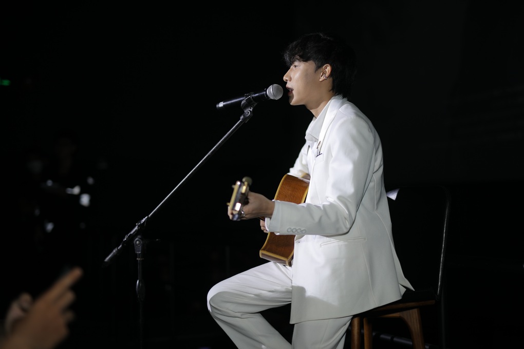 Quang Hà nhắn nhủ hiện tượng âm nhạc Doãn Hiếu: Có đức mặc sức mà ăn - 1 Quang Hà nhắn nhủ hiện tượng âm nhạc Doãn Hiếu: Có đức mặc sức mà ăn - 1