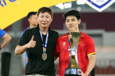 HLV Kim Sang Sik đi vào lịch sử bóng đá Đông Nam Á