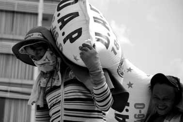 Những "bóng hồng" mưu sinh bằng nghề không dành cho nữ giới