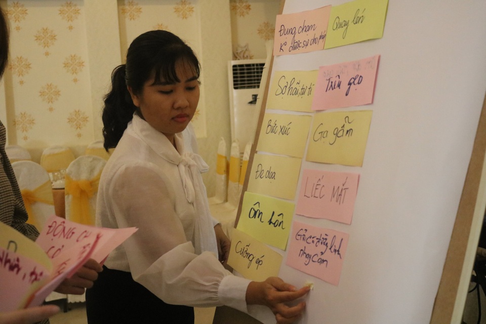 Khen đồng nghiệp sexy, nam giới nhận quả đắng bị tố... quấy rối tình dục - 2 Khen đồng nghiệp sexy, nam giới nhận quả đắng bị tố... quấy rối tình dục - 2