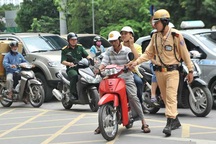 Cách đi khi gặp vạch kẻ đường mắt võng - Đừng để bị phạt mới nắm luật