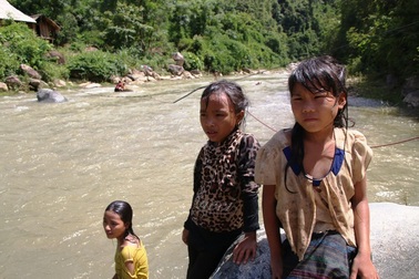 Tính mạng hàng chục em học sinh Huồi Thum bị rình rập mỗi khi mùa mưa đến