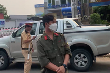 Tên cướp ngân hàng ở Bình Dương: "Chị không đưa tiền là chị chết"