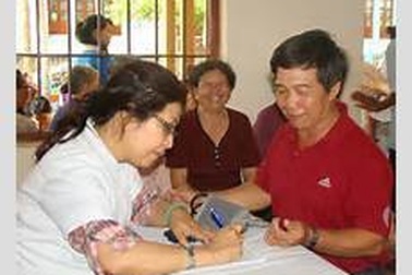 Không cần trình giấy tờ về nhân thân khi mua BHYT hộ gia đình