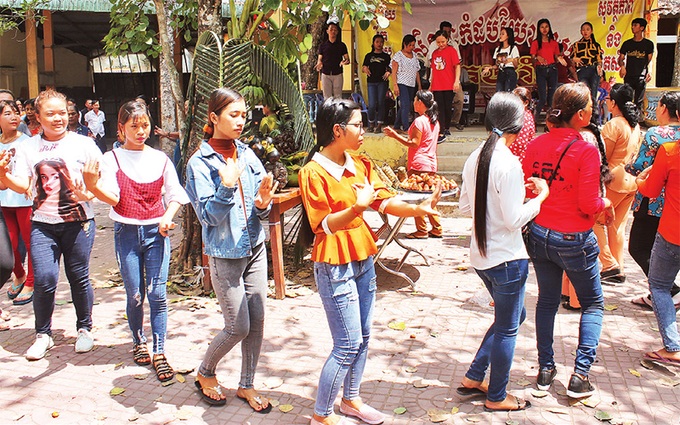 Tết Chôl Chnăm Thmay - nét văn hóa đặc sắc của đồng bào Khmer - Ảnh 2. Tết Chôl Chnăm Thmay - nét văn hóa đặc sắc của đồng bào Khmer - Ảnh 2.