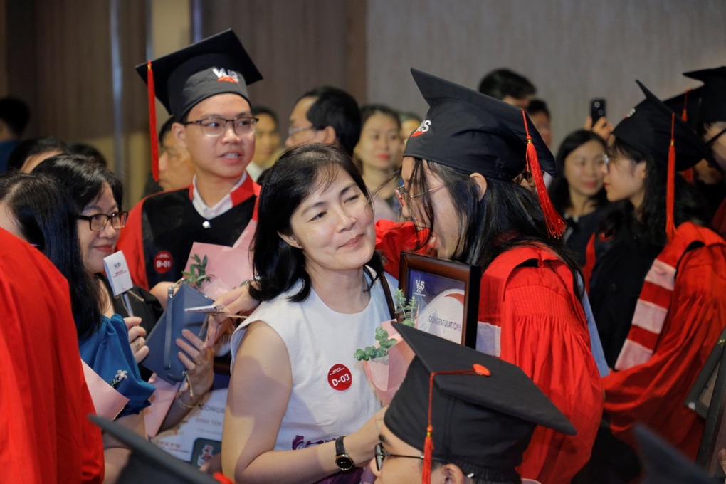 VUS trao chứng chỉ Cambridge và IELTS tháng 6 cho 1.710 học viên - 2 VUS trao chứng chỉ Cambridge và IELTS tháng 6 cho 1.710 học viên - 2