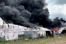 Lửa bao trùm 2 nhà xưởng ở ven Sài Gòn