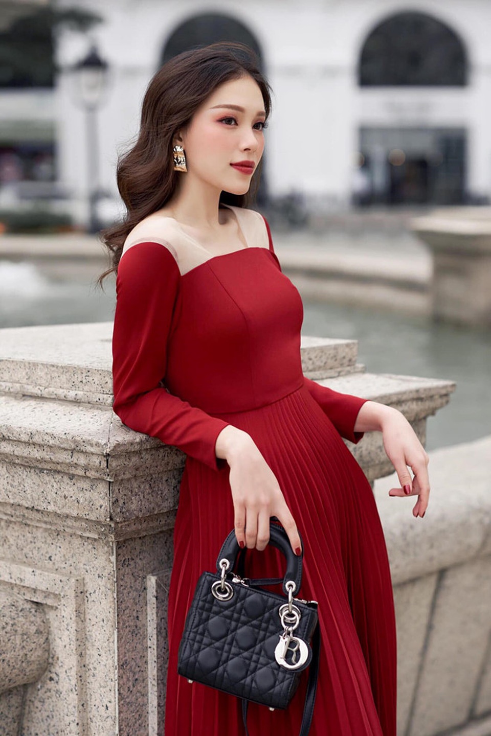 Lên báo Anh nhờ đeo khẩu trang, Linh Rin hé lộ Phillip Nguyễn tạo cảm hứng - 8 Lên báo Anh nhờ đeo khẩu trang, Linh Rin hé lộ Phillip Nguyễn tạo cảm hứng - 8