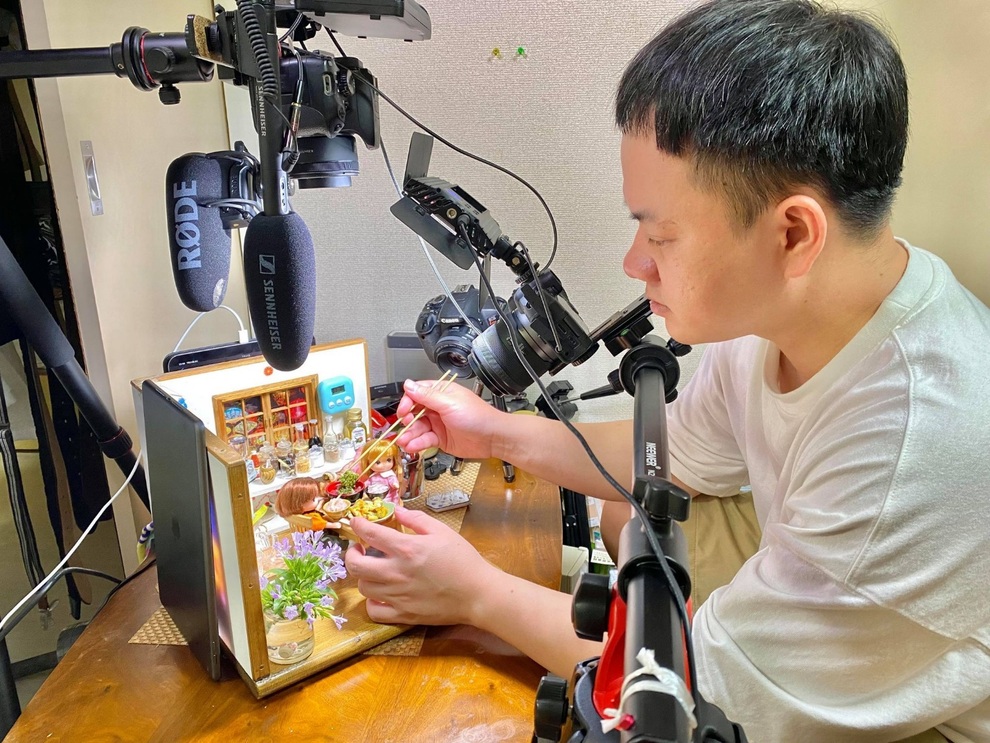 Chàng trai Việt nấu hàng trăm món ăn tí hon gây sốt cộng đồng mạng - 2 Chàng trai Việt nấu hàng trăm món ăn tí hon gây sốt cộng đồng mạng - 2