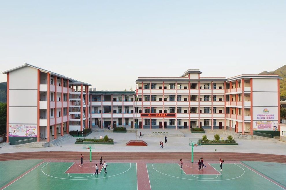 Ngôi trường Trung Quốc bị chỉ trích vì phân loại học sinh theo địa vị bố mẹ - 1 Ngôi trường Trung Quốc bị chỉ trích vì phân loại học sinh theo địa vị bố mẹ - 1