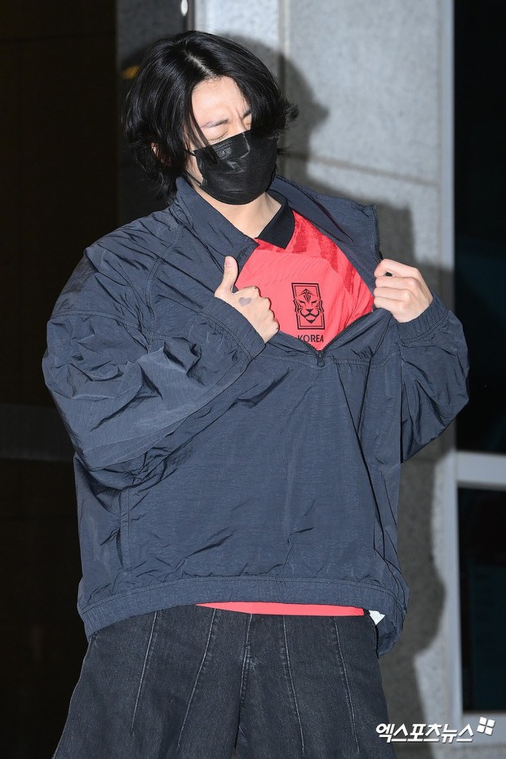 Jungkook (BTS) về nước sau màn trình diễn gây sốt tại World Cup 2022 - 5 Jungkook (BTS) về nước sau màn trình diễn gây sốt tại World Cup 2022 - 5