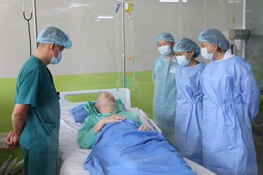 Sự hồi phục kỳ diệu của phi công người Anh nhiễm Covid-19