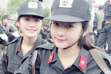 Nữ sinh Cảnh sát cơ động gây “sốt” trên mạng vì quá xinh