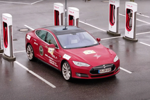 Chiếc Tesla Model S chạy gần 2 triệu km, thay 13 động cơ và 3 bộ pin