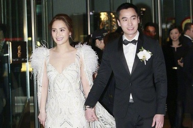 Chung Hân Đồng diện ba chiếc váy tuyệt đẹp trong hôn lễ tại Hồng Kong