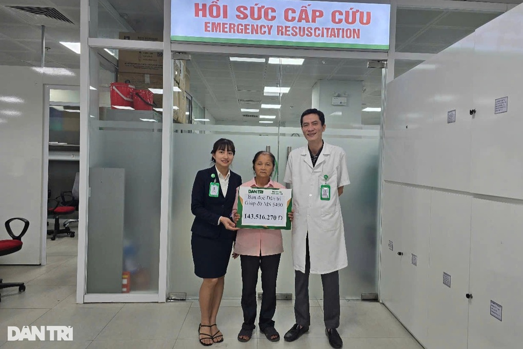 Hơn 250 triệu đồng đến với gia đình người đàn ông nghèo gặp nạn - 1 Hơn 250 triệu đồng đến với gia đình người đàn ông nghèo gặp nạn - 1