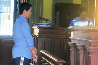 Nhiều lần ép con gái riêng của vợ “hành lạc”