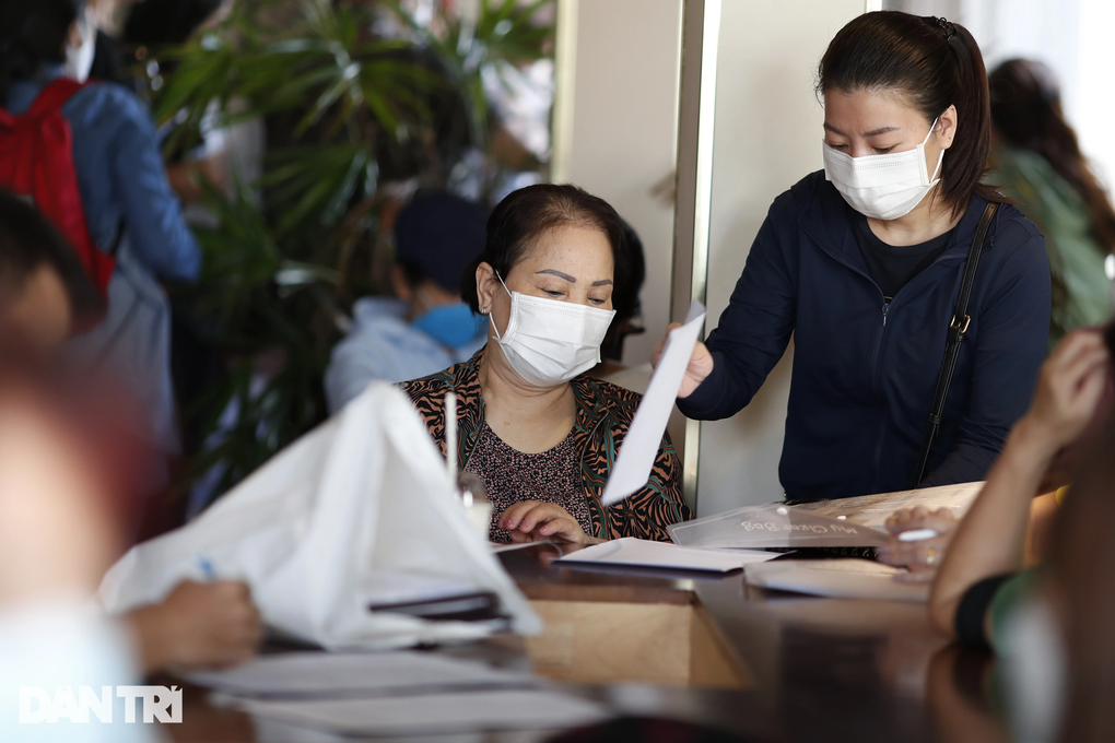 Phó Thủ tướng yêu cầu làm rõ chuyện ép buộc, lôi kéo khách mua bảo hiểm - 1 Phó Thủ tướng yêu cầu làm rõ chuyện ép buộc, lôi kéo khách mua bảo hiểm - 1