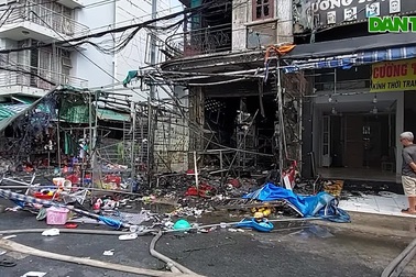 6 người mắc kẹt trong ngôi nhà cháy dữ dội