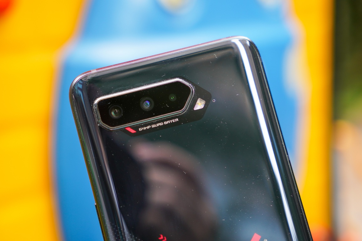 Đánh giá ROG Phone 5: thiết kế hầm hố, nhiều tính năng đặc biệt - 4 Đánh giá ROG Phone 5: thiết kế hầm hố, nhiều tính năng đặc biệt - 4