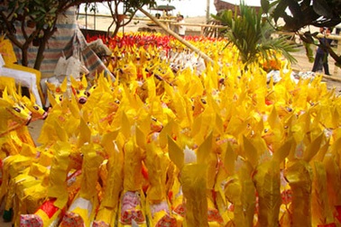 Đại gia Hà Nội “đốt” 400 triệu đồng 1 đêm cúng... Hà Bá