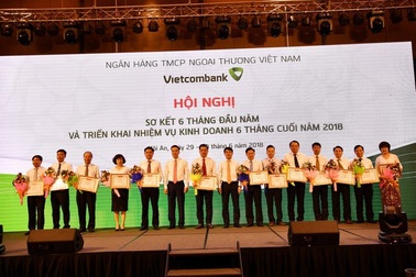 Vietcombank tổ chức Hội nghị Sơ kết hoạt động kinh doanh 6 tháng đầu năm