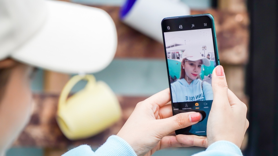 Camera ẩn dưới màn hình của Vsmart Aris Pro: Ảnh đẹp, quay video bị mờ ảo - 4 Camera ẩn dưới màn hình của Vsmart Aris Pro: Ảnh đẹp, quay video bị mờ ảo - 4