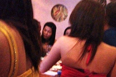 Trộm bất thành, nữ tiếp viên massage đâm chết bảo vệ