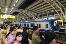 Metro TPHCM đón 531.000 khách, xuất trạm 1.000 chuyến tàu tuần đầu vận hành