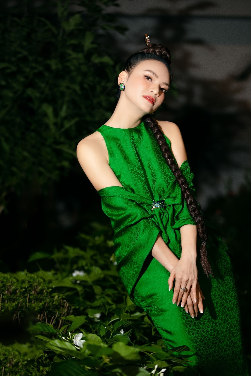NSƯT Phương Thảo gây bất ngờ với thời trang trên ghế nóng Sao Mai 2022 - 4 NSƯT Phương Thảo gây bất ngờ với thời trang trên ghế nóng Sao Mai 2022 - 4