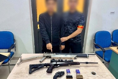 Thanh niên 16 tuổi ở Hà Nội lên mạng mua 3 khẩu súng, 100 viên đạn
