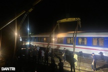 Khắc phục xong sự cố tàu trật bánh, lật nghiêng ở đèo Hải Vân