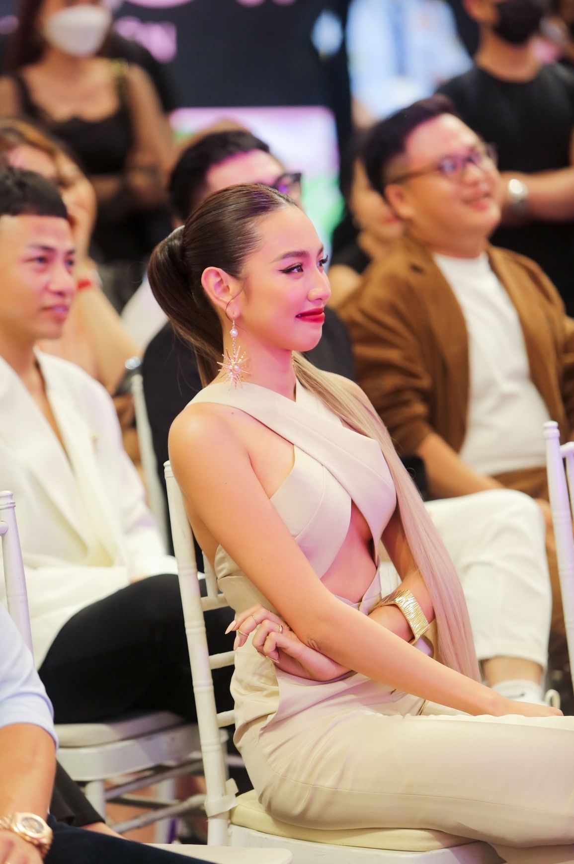 Hồ Ngọc Hà - Thùy Tiên như chị em song sinh - 6