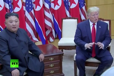 Tổng thống Trump gặp nhà lãnh đạo Kim Jong-un tại khu phi quân sự