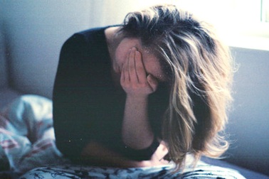 Mánh lới lừa tiền, tình rình rập tân sinh viên 