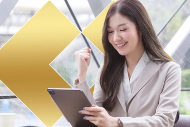 Techcombank tháo gỡ khó khăn đóng học phí cho du học sinh Vương quốc Anh