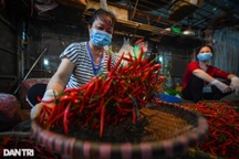 Gỡ phong tỏa, tiểu thương chợ Long Biên phấn khởi chuẩn bị cho ngày mở hàng