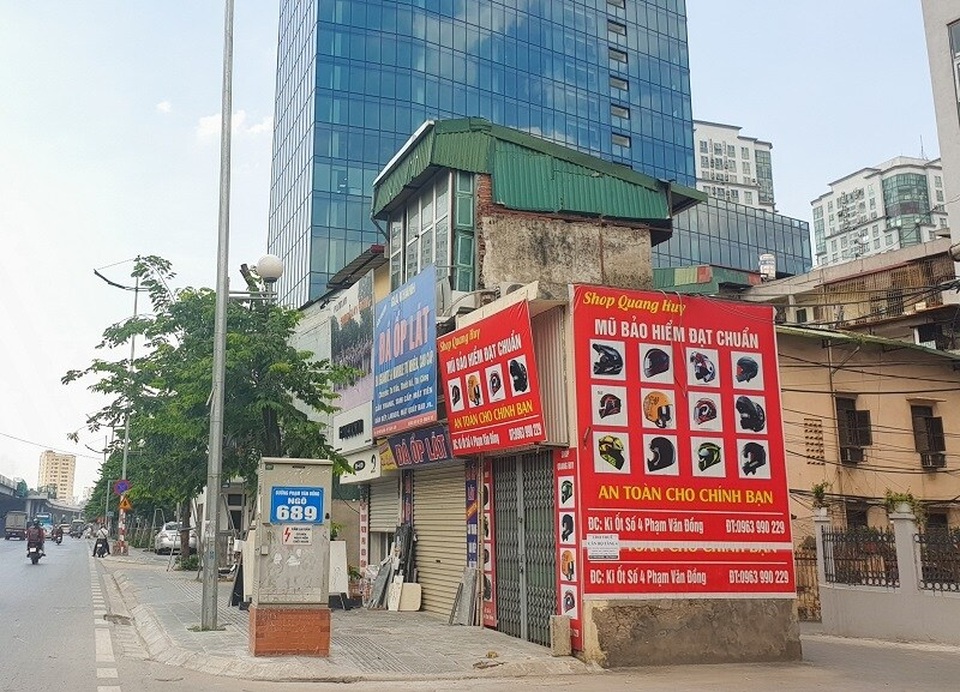 Nhà “siêu mỏng, siêu méo” đua nhau mọc trên đường đang mở rộng ở Thủ đô - 11 Nhà “siêu mỏng, siêu méo” đua nhau mọc trên đường đang mở rộng ở Thủ đô - 11
