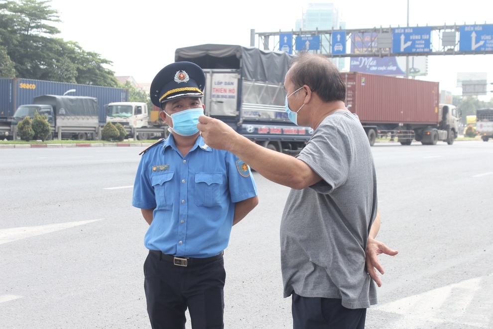 Chốt cửa ngõ Đồng Nai không thể kiểm soát 100% phương tiện từ TPHCM - 9
